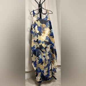 Chic Floral Maxi Dress in Blue and Cream
